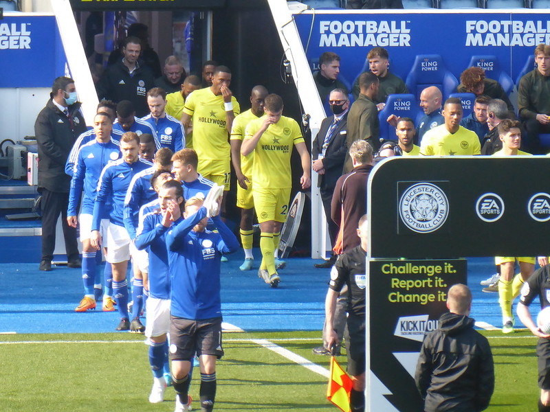Teams enter the pitch<br/>© <a href="https://flickr.com/people/79613854@N05" target="_blank" rel="nofollow">79613854@N05</a> (<a href="https://flickr.com/photo.gne?id=51996793811" target="_blank" rel="nofollow">Flickr</a>)