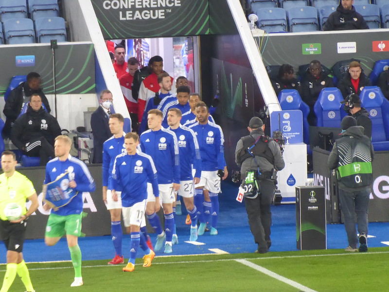 Leicester players enter the pitch<br/>© <a href="https://flickr.com/people/79613854@N05" target="_blank" rel="nofollow">79613854@N05</a> (<a href="https://flickr.com/photo.gne?id=51996885603" target="_blank" rel="nofollow">Flickr</a>)