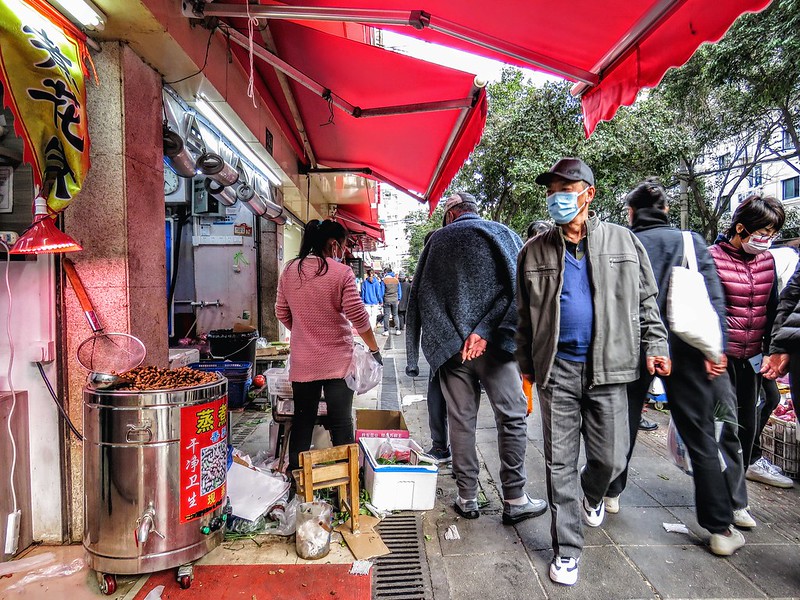 The bankruptcy of China's epidemic prevention strategy: rush for overpriced foods<br/>© <a href="https://flickr.com/people/193575245@N03" target="_blank" rel="nofollow">193575245@N03</a> (<a href="https://flickr.com/photo.gne?id=52016079642" target="_blank" rel="nofollow">Flickr</a>)