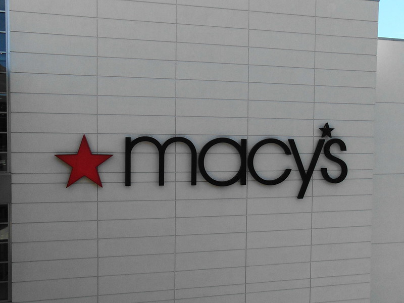 Macy's (Mall at Bay Plaza)<br/>© <a href="https://flickr.com/people/148374920@N02" target="_blank" rel="nofollow">148374920@N02</a> (<a href="https://flickr.com/photo.gne?id=52018853482" target="_blank" rel="nofollow">Flickr</a>)