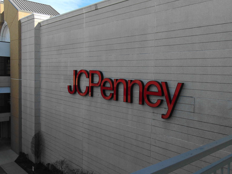 JCPenney (Mall at Bay Plaza)<br/>© <a href="https://flickr.com/people/148374920@N02" target="_blank" rel="nofollow">148374920@N02</a> (<a href="https://flickr.com/photo.gne?id=52019890566" target="_blank" rel="nofollow">Flickr</a>)