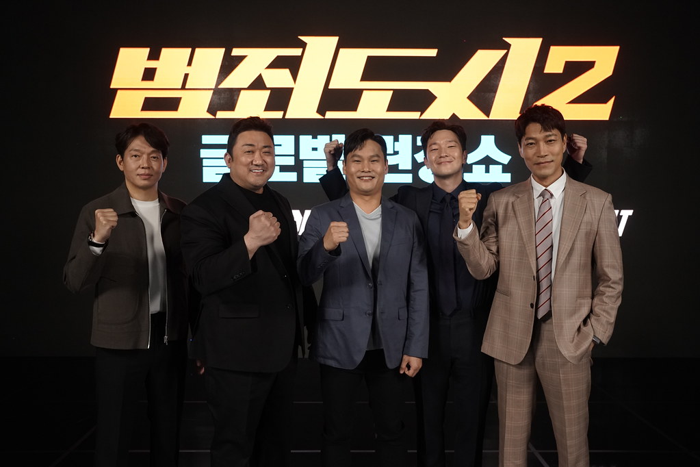 《犯罪都市2》全球線上記者會_朴志煥(左起)馬東石、導演李相龍、孫錫求、崔貴華