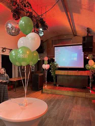 Tafeldecoratie 6ballonnen Bedrukt Bedrijfsfeest Gemeente Rotterdam bij Bird Podium Restaurant Rotterdam