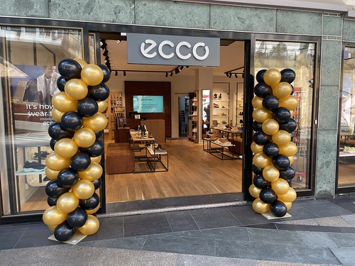 Balloon Column Wide Opening ECCO Schoenen Koopgoot Beurstraverse Rotterdam