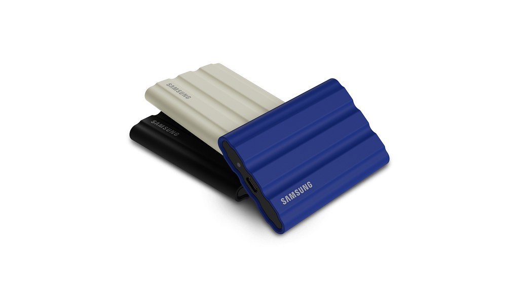【新聞照片2】Samsung T7 Shield移動固態硬碟共推出靛青藍、星空黑、奶茶棕三色