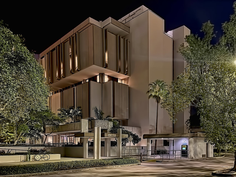 Fort Lauderdale City Hall, 100 North Andrews Avenue, Fort Lauderdale Florida, USA / Built: 1969 / Architect: William Parrish Plumb, John Robin John / Floors: 8 / Height: 94.49 ft / Building Usage: Government Offices / Architectural Style: Brutalism<br/>© <a href="https://flickr.com/people/126251698@N03" target="_blank" rel="nofollow">126251698@N03</a> (<a href="https://flickr.com/photo.gne?id=52055455428" target="_blank" rel="nofollow">Flickr</a>)