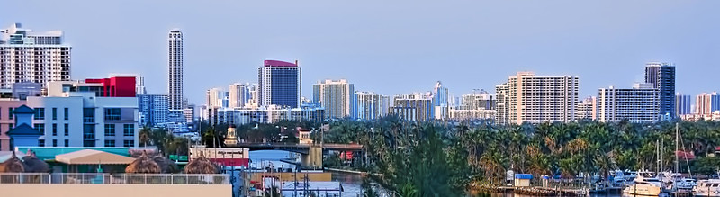 Combined skylines of the cities of Hollywood and Hallandale Beach, Broward County, Florida, USA<br/>© <a href="https://flickr.com/people/126251698@N03" target="_blank" rel="nofollow">126251698@N03</a> (<a href="https://flickr.com/photo.gne?id=52059991907" target="_blank" rel="nofollow">Flickr</a>)