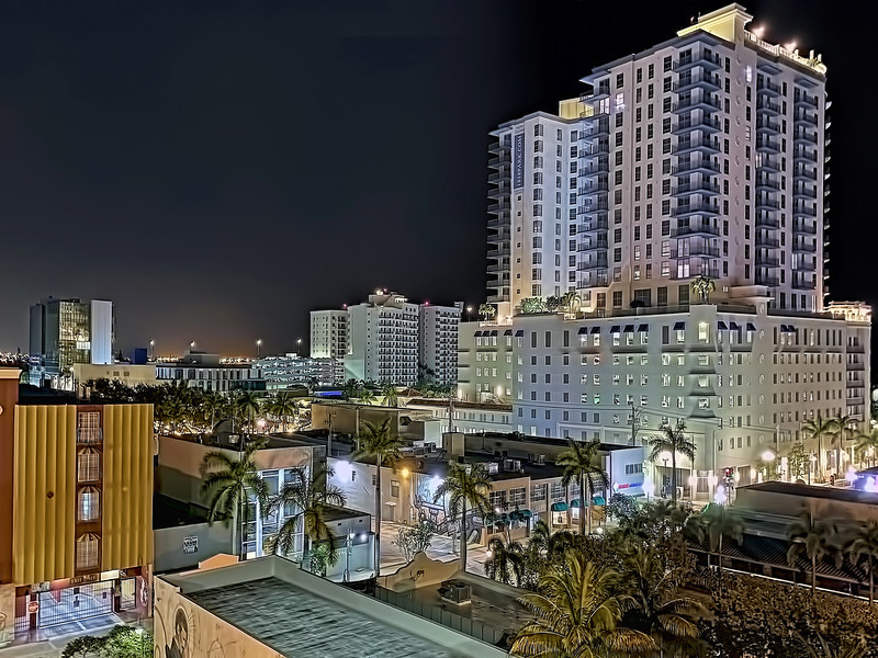 Young Circle Skyline, City of Hollywood, Broward County, Florida, USA<br/>© <a href="https://flickr.com/people/126251698@N03" target="_blank" rel="nofollow">126251698@N03</a> (<a href="https://flickr.com/photo.gne?id=52060880416" target="_blank" rel="nofollow">Flickr</a>)