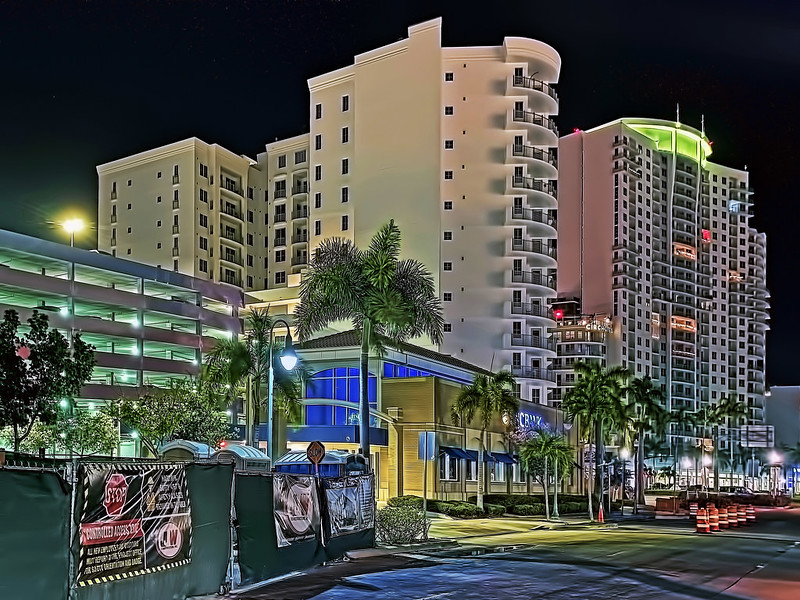 Young Circle Skyline, City of Hollywood, Broward County, Florida, USA<br/>© <a href="https://flickr.com/people/126251698@N03" target="_blank" rel="nofollow">126251698@N03</a> (<a href="https://flickr.com/photo.gne?id=52070212171" target="_blank" rel="nofollow">Flickr</a>)