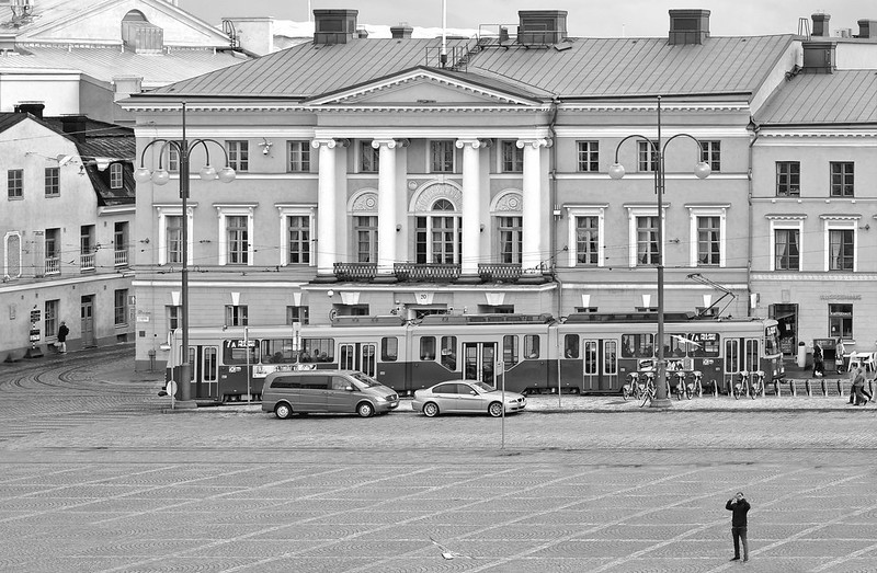 Helsinki square<br/>© <a href="https://flickr.com/people/120833037@N06" target="_blank" rel="nofollow">120833037@N06</a> (<a href="https://flickr.com/photo.gne?id=52073038235" target="_blank" rel="nofollow">Flickr</a>)