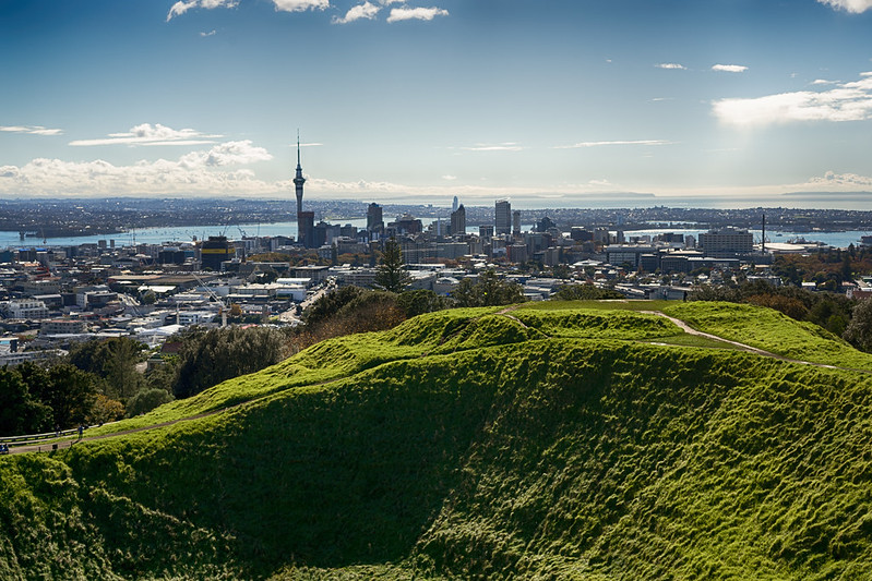 Maungawhau / Mount Eden Crater<br/>© <a href="https://flickr.com/people/10426830@N08" target="_blank" rel="nofollow">10426830@N08</a> (<a href="https://flickr.com/photo.gne?id=52085894750" target="_blank" rel="nofollow">Flickr</a>)