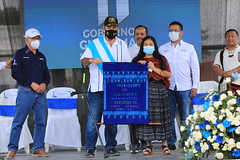 Familias de las Verapaces reciben beneficios del Fondo de Tierras 20222004 by Gobierno de Guatemala