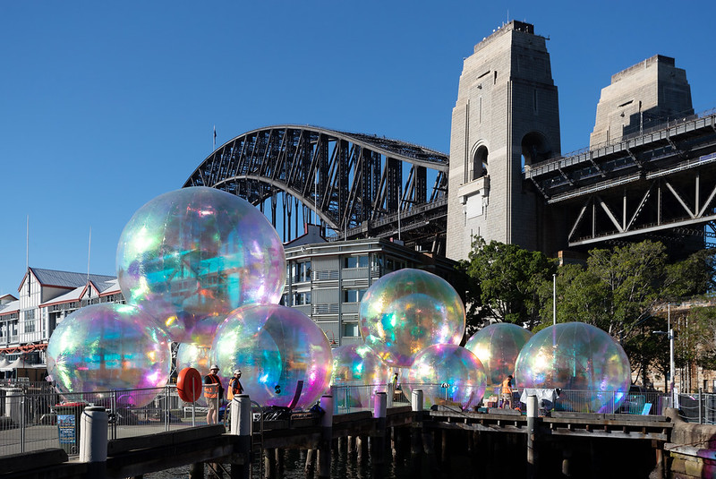 Giant bubbles in Sydney<br/>© <a href="https://flickr.com/people/98292463@N00" target="_blank" rel="nofollow">98292463@N00</a> (<a href="https://flickr.com/photo.gne?id=52091304945" target="_blank" rel="nofollow">Flickr</a>)