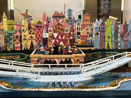 Dale Varner Disneyland Model - it's a small world • <a style="font-size:0.8em;" href="http://www.flickr.com/photos/28558260@N04/52095045384/" target="_blank">View on Flickr</a>
