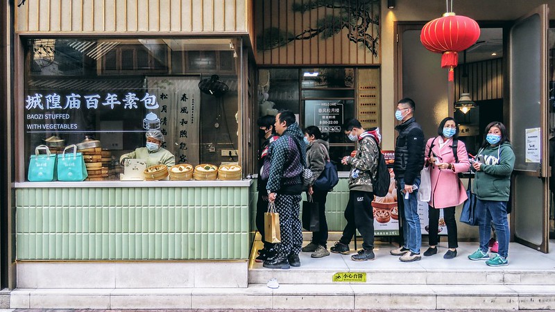 A Dim Sum Shop, on 23 March 2022, one week before the city-wide lockdown in Shanghai. A week later, such a life would become a luxury out of reach.<br/>© <a href="https://flickr.com/people/193575245@N03" target="_blank" rel="nofollow">193575245@N03</a> (<a href="https://flickr.com/photo.gne?id=52095986735" target="_blank" rel="nofollow">Flickr</a>)
