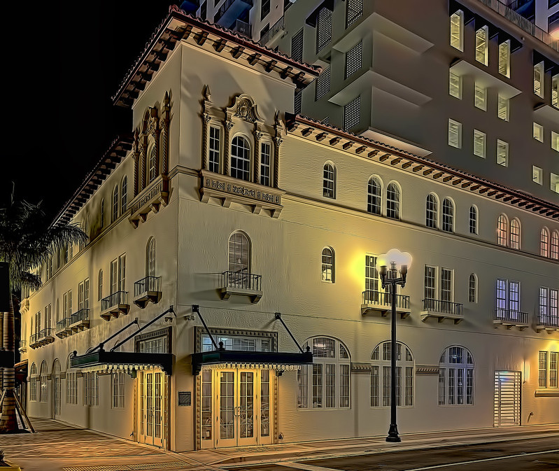 The Great Southern Hotel, 1800 Hollywood Boulevard, Hollywood, Florida, USA / Built: 1924, Closed: 1991, Reconstructed: 2021 / Original Architect: Martin L. Hampton Associates / Floors: 3 / Height: 34.41 ft / Architectural Style: Mediterranean Revival<br/>© <a href="https://flickr.com/people/126251698@N03" target="_blank" rel="nofollow">126251698@N03</a> (<a href="https://flickr.com/photo.gne?id=52098146518" target="_blank" rel="nofollow">Flickr</a>)