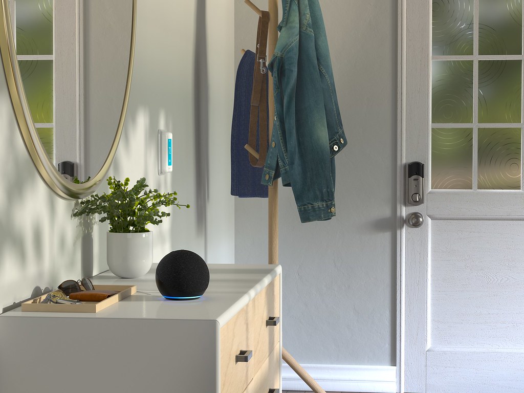 圖四：Echo Dot音箱體積小巧，卻內含強大的1.6英吋正面輻射揚聲器，在家裡的任何房間都能享受飽滿的音效
