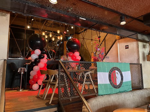 Ballonpilaar Breed Rond Finale AS Roma - Feyenoord Cafe in the City Rotterdam