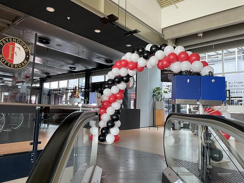 Balloon Arch 6m The Final at the Kuip 2e vedieping Business Lounge Maasgebouw AS Roma - Feyenoord Rotterdam