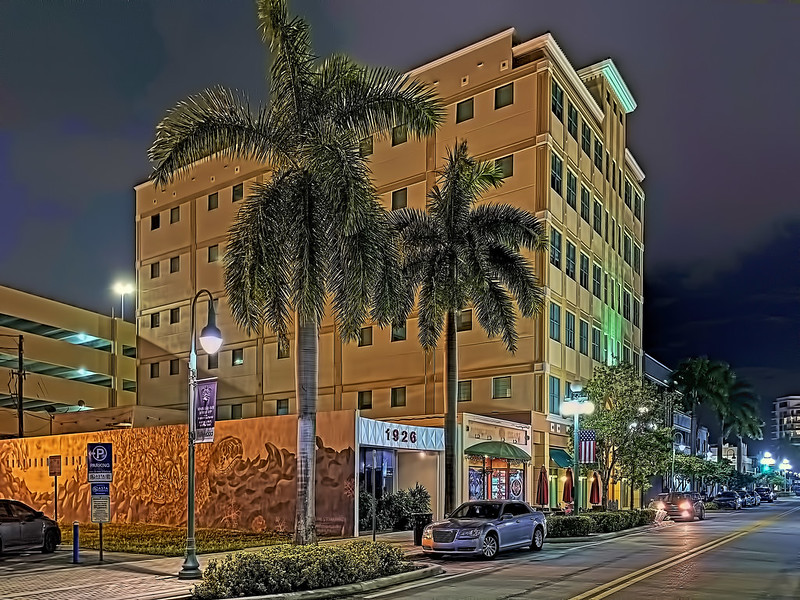 Harrison Executive Centre, 1930 Harrison Street, Hollywood, Florida, USA / Built: 2004 / Architect: Steven B Schwartz / Floors: 6 / Height: 68.83 ft / Building Usage: Commercial Office / Architectural Style: Postmodernism<br/>© <a href="https://flickr.com/people/126251698@N03" target="_blank" rel="nofollow">126251698@N03</a> (<a href="https://flickr.com/photo.gne?id=52100489236" target="_blank" rel="nofollow">Flickr</a>)