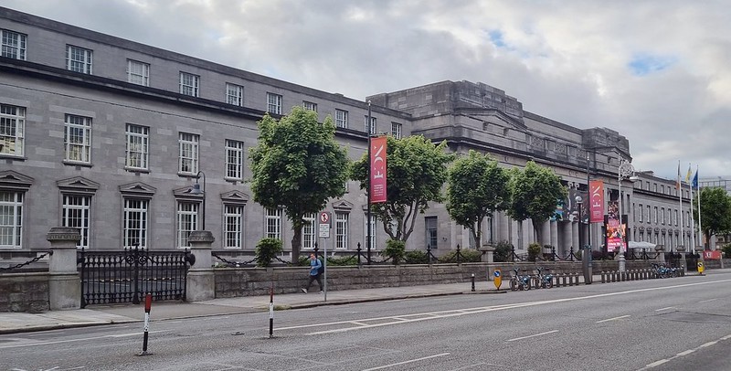 National Concert Hall (NCH) Dublin<br/>© <a href="https://flickr.com/people/58415659@N00" target="_blank" rel="nofollow">58415659@N00</a> (<a href="https://flickr.com/photo.gne?id=52101132011" target="_blank" rel="nofollow">Flickr</a>)