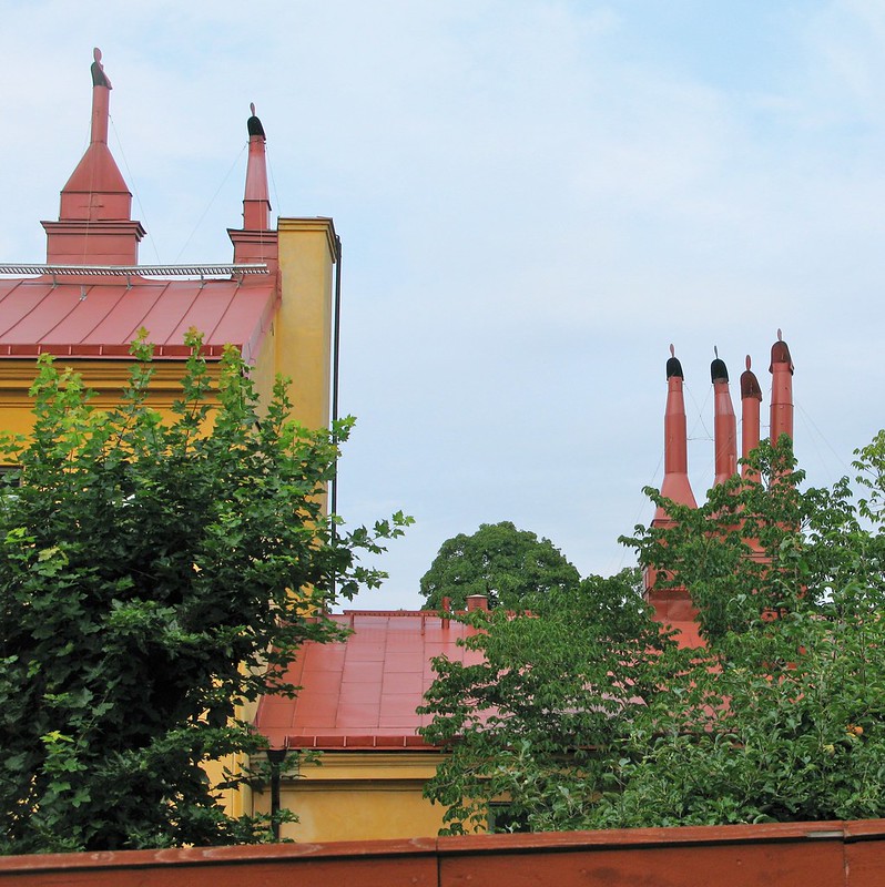 Red Chimneys<br/>© <a href="https://flickr.com/people/28402310@N06" target="_blank" rel="nofollow">28402310@N06</a> (<a href="https://flickr.com/photo.gne?id=52103195390" target="_blank" rel="nofollow">Flickr</a>)
