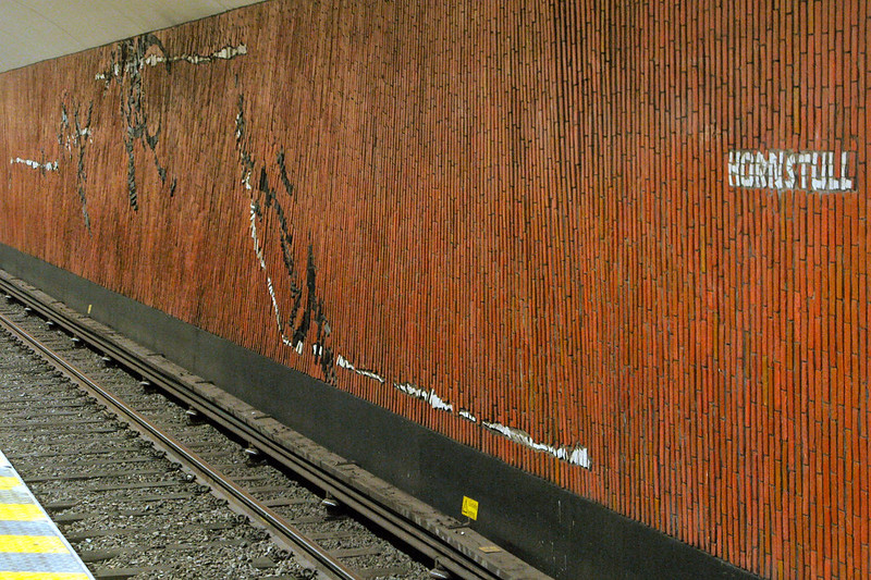 Hornstull Metro Station<br/>© <a href="https://flickr.com/people/28402310@N06" target="_blank" rel="nofollow">28402310@N06</a> (<a href="https://flickr.com/photo.gne?id=52105501414" target="_blank" rel="nofollow">Flickr</a>)