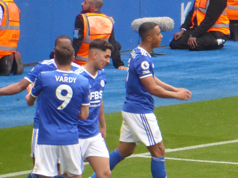 Leicester Celebrate going 4-1 up<br/>© <a href="https://flickr.com/people/79613854@N05" target="_blank" rel="nofollow">79613854@N05</a> (<a href="https://flickr.com/photo.gne?id=52106922656" target="_blank" rel="nofollow">Flickr</a>)