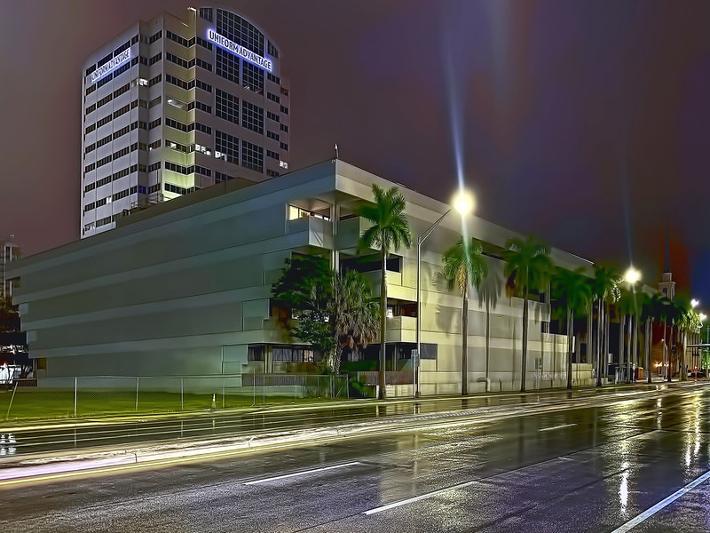 U.S. Federal Building and Courthouse, 299 East Broward Boulevard, Fort Lauderdale, Florida, USA / Built: 1979 / Architect: William Morgan and H. J. Ross / Floors: 5 / Height: 59.06 ft / Building Usage: Government Office / Architectural Style: Modernism<br/>© <a href="https://flickr.com/people/126251698@N03" target="_blank" rel="nofollow">126251698@N03</a> (<a href="https://flickr.com/photo.gne?id=52136768900" target="_blank" rel="nofollow">Flickr</a>)