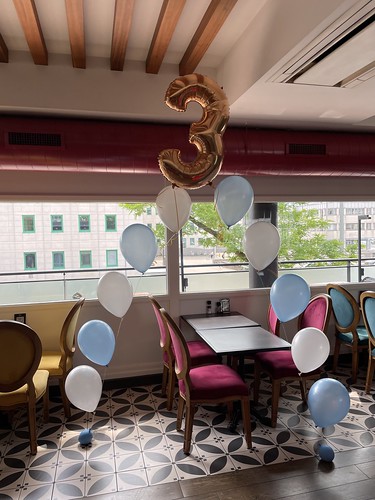 Heliumboog with Foilballoon Number 3 Birthday Cafe Restaurant BeyMen Zuidplein Rotterdam