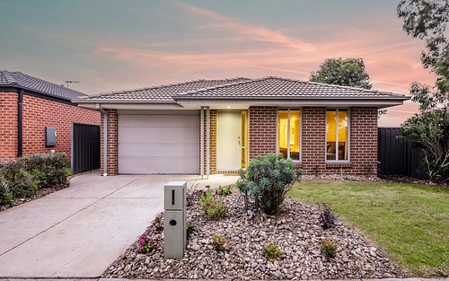 39 Barossa Drive, Clyde North VIC 3978