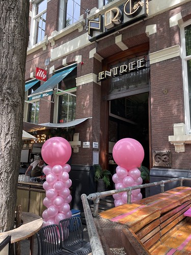 Balloon Column Wide Round Pride Roze Zaterdag Nieuw Rotterdams Cafe NRC Witte the Withstraat Rotterdam
