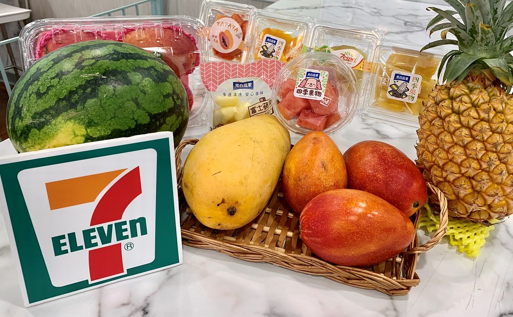 7-ELEVEN於「i預購」、「i划算」雙平台提供多種規格原果及精緻高檔水果禮盒預購，就近即可購買新鮮水果