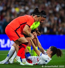 Dominique Janssen (Netherlands); Lucy Bronze (England); Sandra Bráz Bastos (referee)