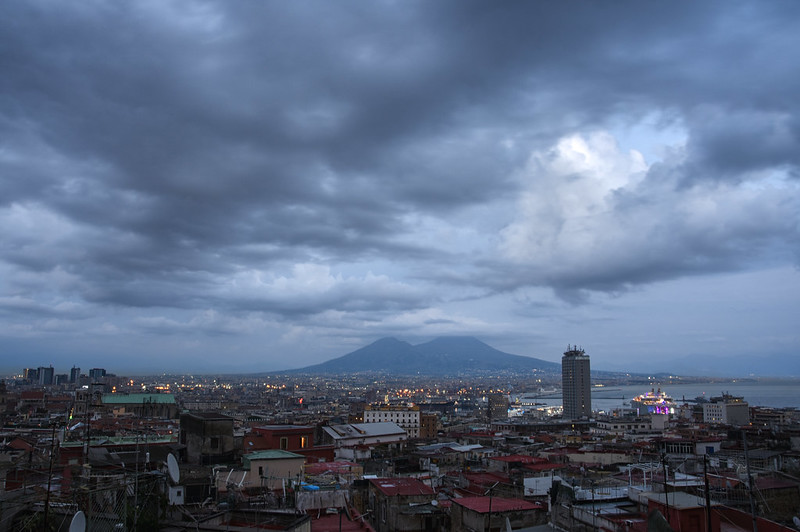 Cloudy Vesuvius Evening<br/>© <a href="https://flickr.com/people/42534216@N03" target="_blank" rel="nofollow">42534216@N03</a> (<a href="https://flickr.com/photo.gne?id=52177820456" target="_blank" rel="nofollow">Flickr</a>)