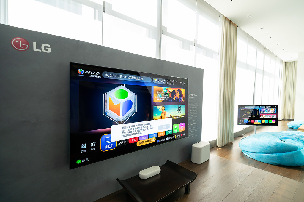 新聞照片7_全新LG第五代α9 AI處理器提供貼近人心的智慧服務，客廳⇄房間畫面不間斷(Room to Room Share)，可將一台電視的畫面投放至家中另一台電視，打破空間限制