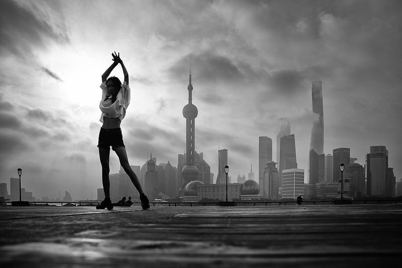 The urban groove~ Shanghai<br/>© <a href="https://flickr.com/people/49927055@N08" target="_blank" rel="nofollow">49927055@N08</a> (<a href="https://flickr.com/photo.gne?id=52204698661" target="_blank" rel="nofollow">Flickr</a>)