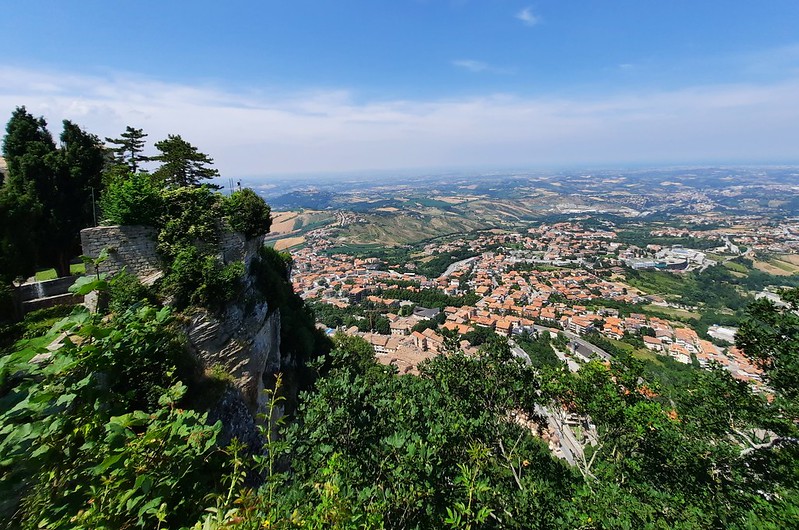 San Marino – Looking North<br/>© <a href="https://flickr.com/people/9851528@N02" target="_blank" rel="nofollow">9851528@N02</a> (<a href="https://flickr.com/photo.gne?id=52211655081" target="_blank" rel="nofollow">Flickr</a>)