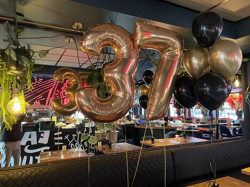 Table Decoration 6 balloons Foilballoon Number 37 Birthday The Oyster Club Rotterdam