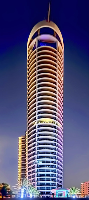 Ocean Palms Hollywood, 3101 South Ocean Drive, Hollywood, Florida, USA / Built: 2006 / Architect: Fullerton Diaz Architects, Inc. / Floors: 38 / Height: 431.00 ft / Building Usage: Residential Condominium / Architectural Style: Postmodernism<br/>© <a href="https://flickr.com/people/126251698@N03" target="_blank" rel="nofollow">126251698@N03</a> (<a href="https://flickr.com/photo.gne?id=52243205054" target="_blank" rel="nofollow">Flickr</a>)
