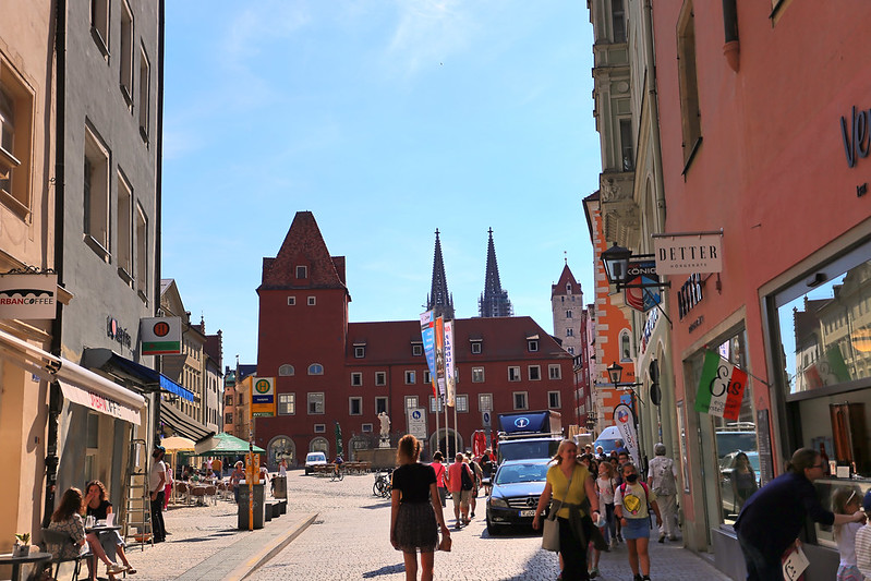 A walk through Regensburg, Germany, 47<br/>© <a href="https://flickr.com/people/9099757@N05" target="_blank" rel="nofollow">9099757@N05</a> (<a href="https://flickr.com/photo.gne?id=52244699401" target="_blank" rel="nofollow">Flickr</a>)