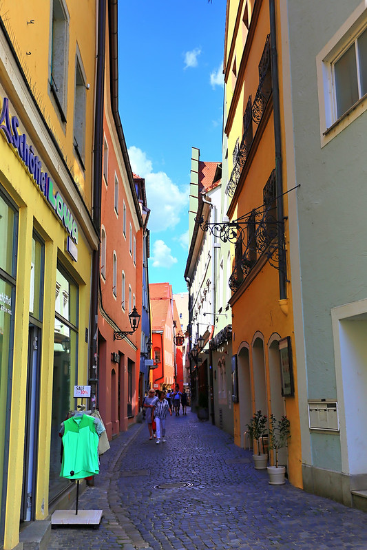 A walk through Regensburg, Germany, 33<br/>© <a href="https://flickr.com/people/9099757@N05" target="_blank" rel="nofollow">9099757@N05</a> (<a href="https://flickr.com/photo.gne?id=52244984729" target="_blank" rel="nofollow">Flickr</a>)