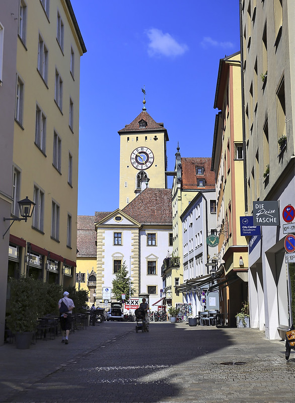 A walk through Regensburg, Germany, 17<br/>© <a href="https://flickr.com/people/9099757@N05" target="_blank" rel="nofollow">9099757@N05</a> (<a href="https://flickr.com/photo.gne?id=52244985314" target="_blank" rel="nofollow">Flickr</a>)