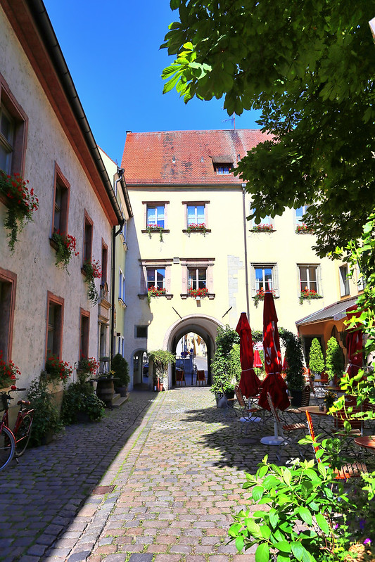 A walk through Regensburg, Germany, 13<br/>© <a href="https://flickr.com/people/9099757@N05" target="_blank" rel="nofollow">9099757@N05</a> (<a href="https://flickr.com/photo.gne?id=52245191440" target="_blank" rel="nofollow">Flickr</a>)