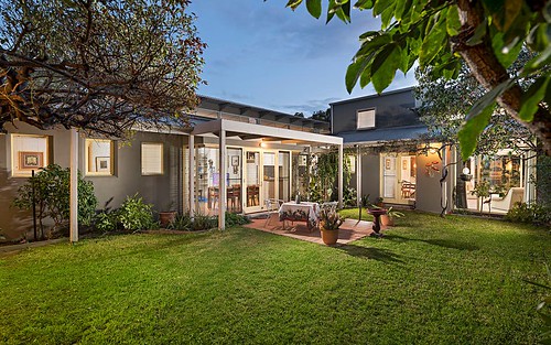 18 Angler Pde, Ascot Vale VIC 3032