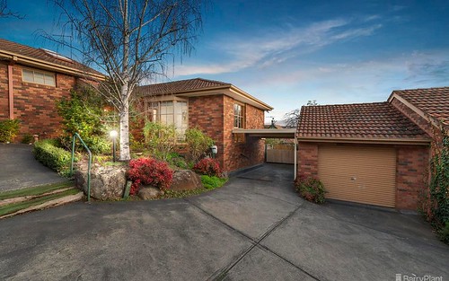 3/2 Malcolm Cr, Doncaster VIC 3108