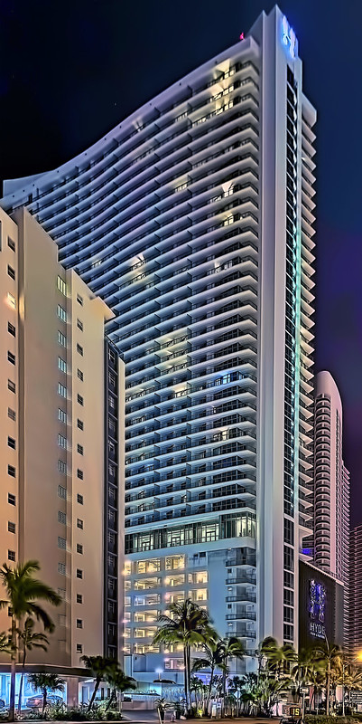Hyde Resort & Residences Hollywood, 4111 South Ocean Drive, Hollywood, Florida, USA / Architect: Cohen, Freedman, Encinosa & Associates / Built: 2016 / Floors: 40 / Height: 436 ft / Building Usage: Residential Condominium / Architectural Style: Modernism<br/>© <a href="https://flickr.com/people/126251698@N03" target="_blank" rel="nofollow">126251698@N03</a> (<a href="https://flickr.com/photo.gne?id=52255948599" target="_blank" rel="nofollow">Flickr</a>)