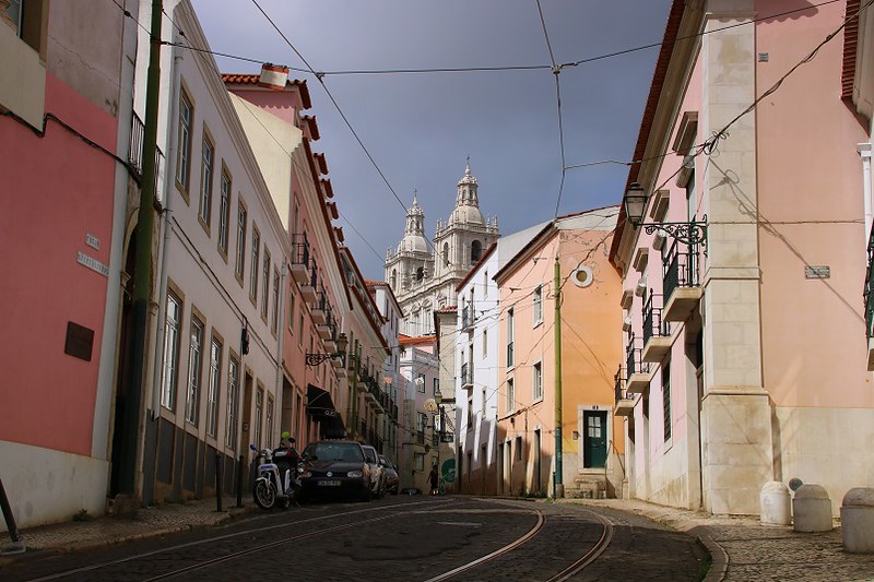 Light & Shade In Alfama<br/>© <a href="https://flickr.com/people/34572250@N00" target="_blank" rel="nofollow">34572250@N00</a> (<a href="https://flickr.com/photo.gne?id=52259069462" target="_blank" rel="nofollow">Flickr</a>)