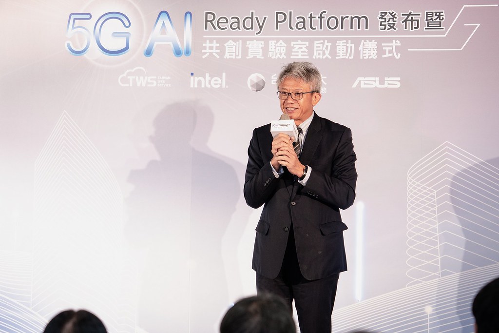 華碩營運長暨全球資深副總裁謝明傑表示，很榮幸此次與台灣大哥大、Intel，推出5G AI雲網合一解決方案與共創實驗室，實現AIoT垂直領域的最後一哩路，提供企業與新創高速AI服務，期待未來與更多夥伴合作，以華碩的AI雲創資源加速5G應用