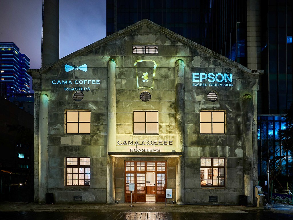 新聞圖片一：cama café攜手創新科技領導品牌Epson，以光雕投影打造五感沉浸式咖啡體驗，為古蹟注入新生命。